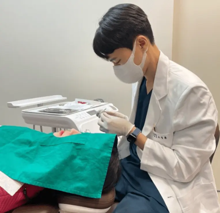 오정훈 원장 진료중